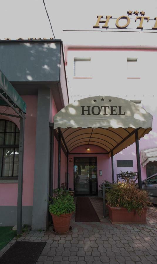 Hotel Rose&Crown 코레지오 외부 사진